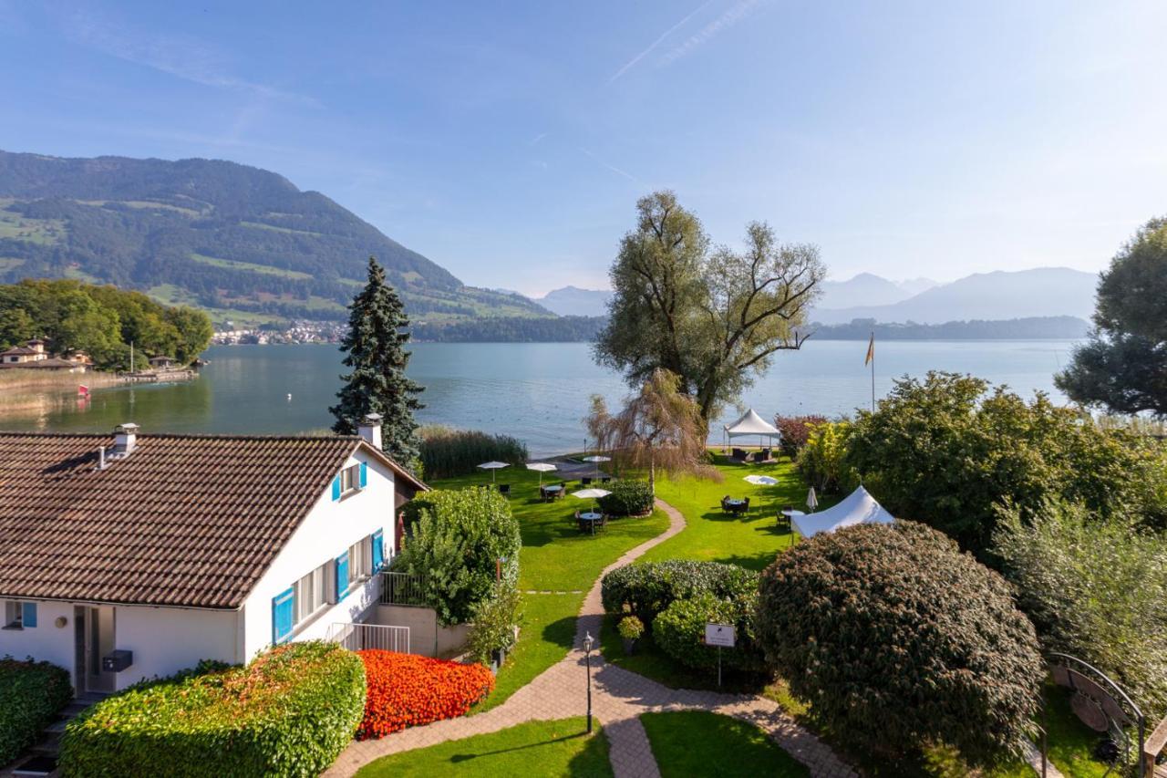 Küssnacht Swiss-Chalet Merlischachen - Romantik Schloss-Hotel Am See מראה חיצוני תמונה