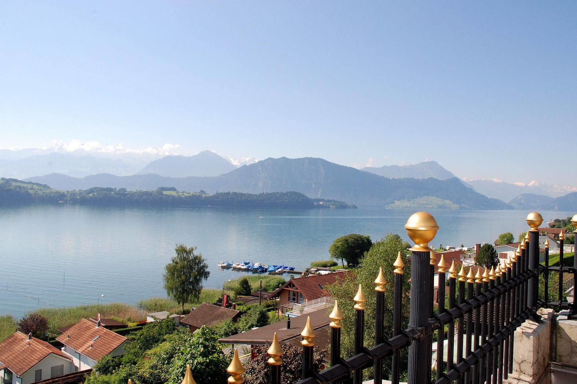Küssnacht Swiss-Chalet Merlischachen - Romantik Schloss-Hotel Am See מראה חיצוני תמונה